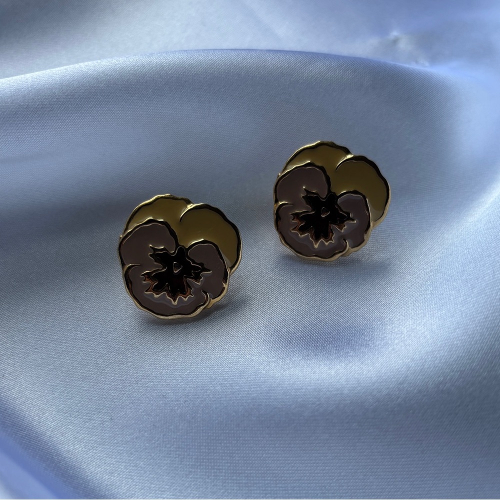 Vintage Avon 1990s “Full Bloom” Pansy Flower Gold Tone Enamel Earrings - Picture 9 of 11